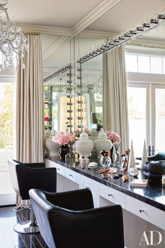 Fabulous Makeup Glam Rooms and How to Decorate Your Own 