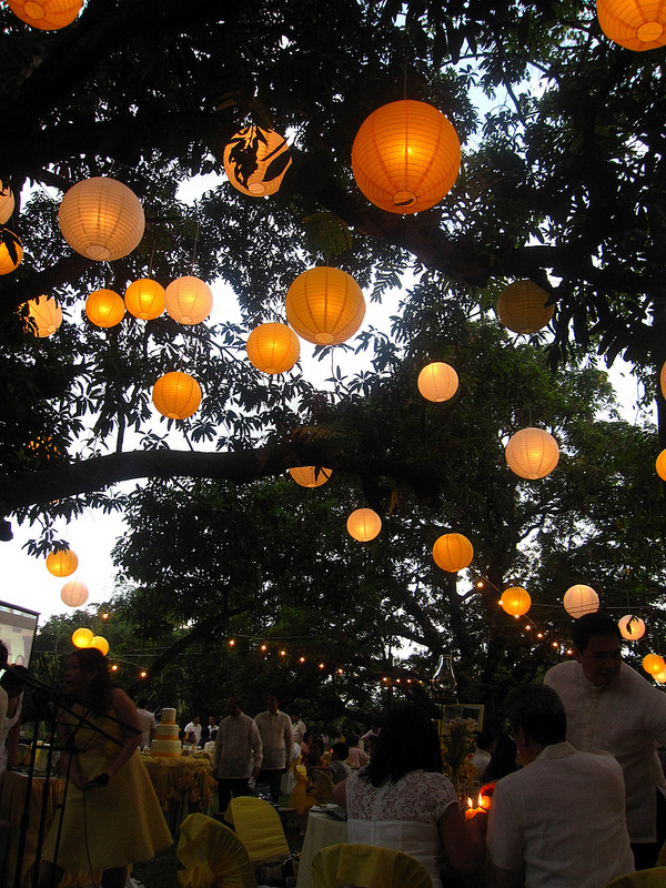 jennifer yang outdoor wedding lanterns trees easy lighting ideas