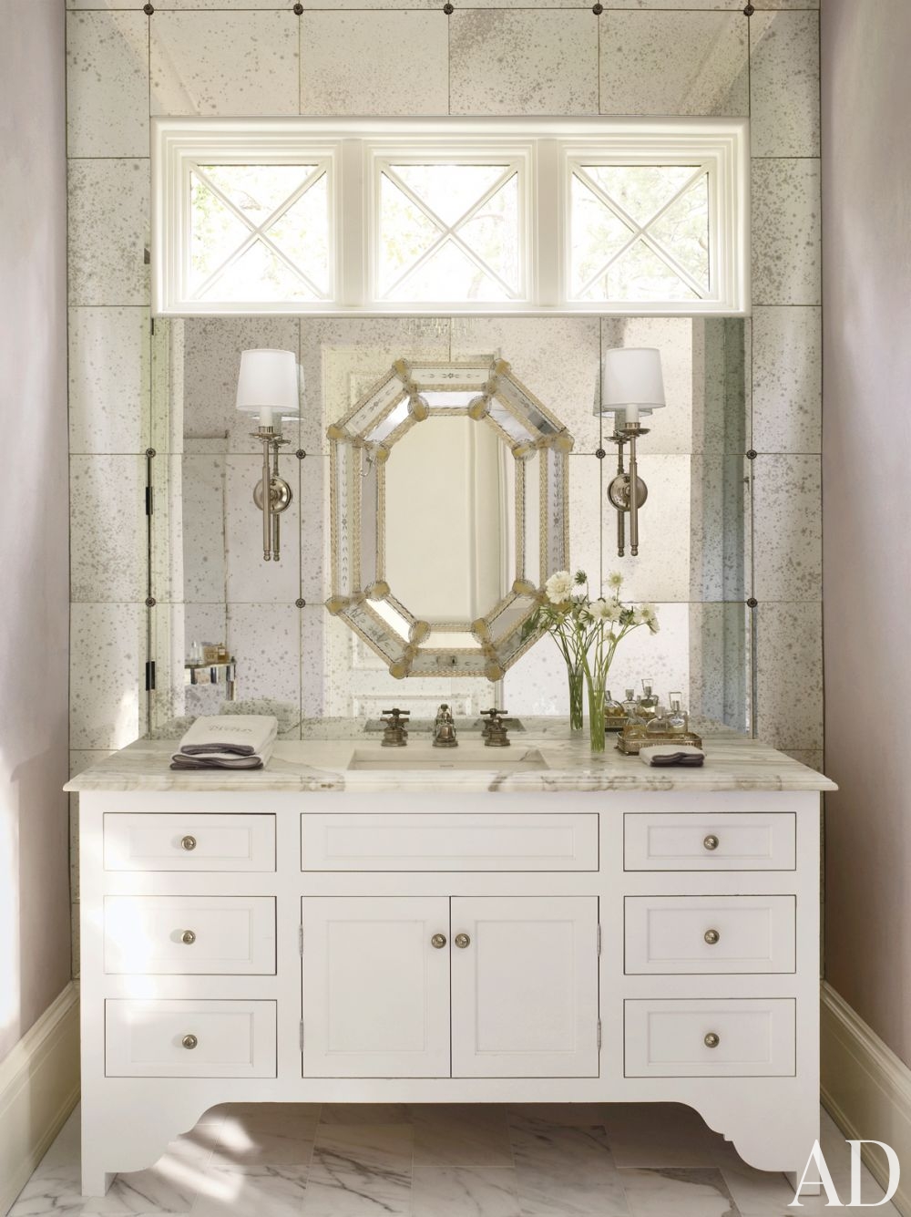 traditional-bathroom-suzanne-kasler-interiors-atlanta-georgia-201307-2_1000-watermarked