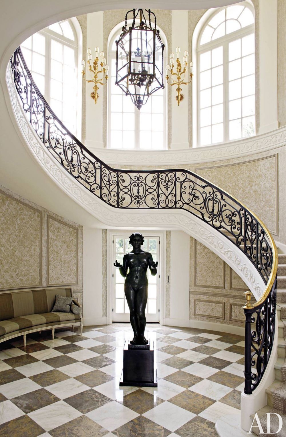 traditional-staircase-hallway-peter-marino-architect-southwest-united-states-200905_1000-watermarked