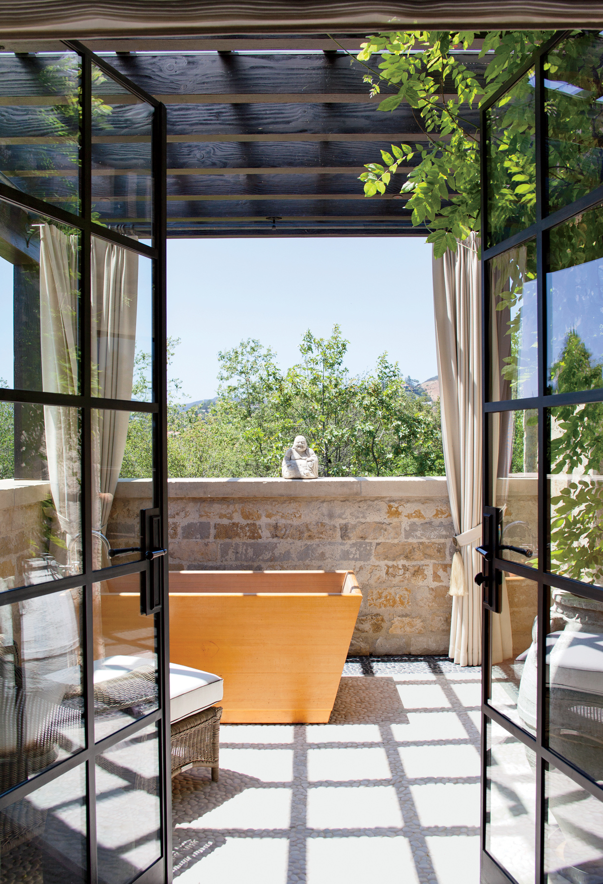 traditional-bathroom-joan-behnke-associates-inc-los-angeles-california-201310.jpg