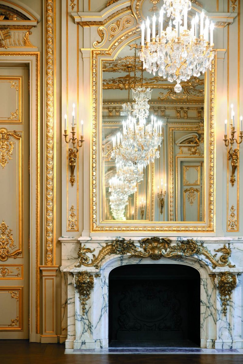 Shangri-La-Hotel-Paris-design-interior cahndelier gold fireplace decor