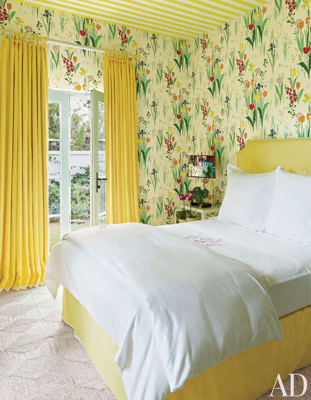 beach-bedroom-miles-redd-lyford-cay-bahamas-201308-2_1000-watermarked