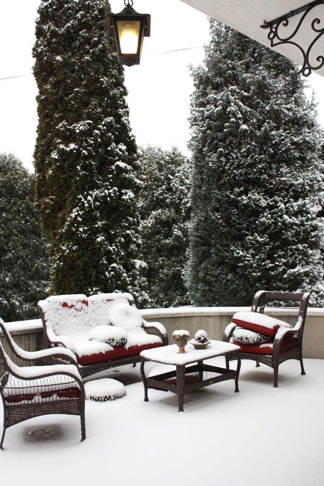 4 Easy Last Minute Tips to Save Your Patio Furniture This Winter