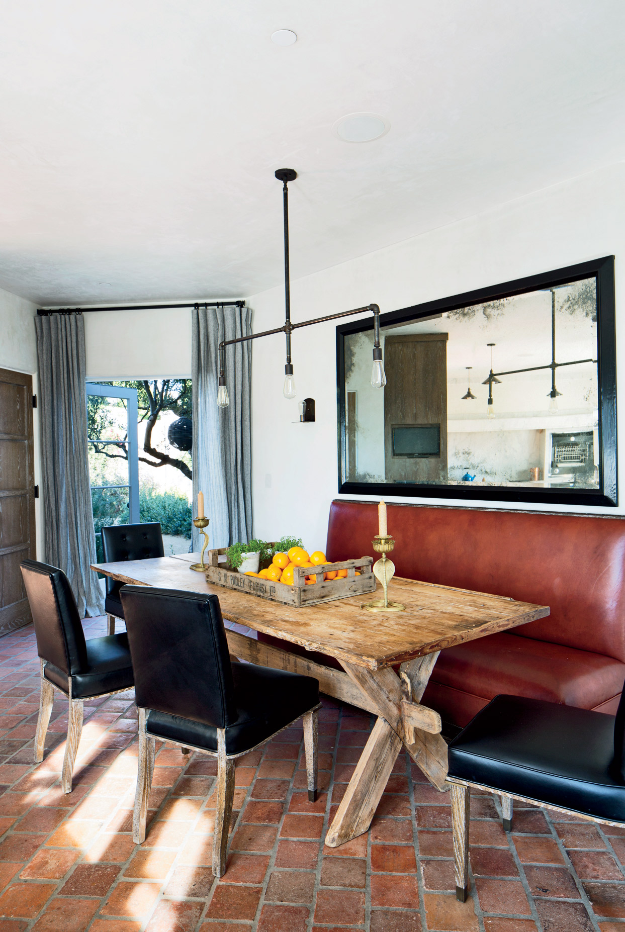 modern-dining-room-martyn-lawrence-bullard-design-los-angeles-ca ellen pompeo home tour celebrity breakfast nook better decorating bible blog