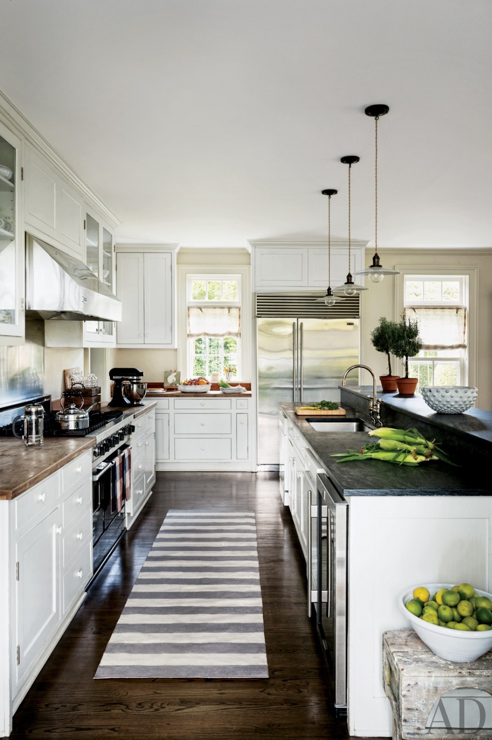 contemporary-kitchen-rebecca-bond-bridgehampton-new-york-201407.jpg_1000-watermarked