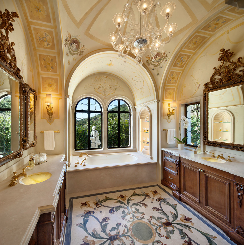 mediterranean-bathroom