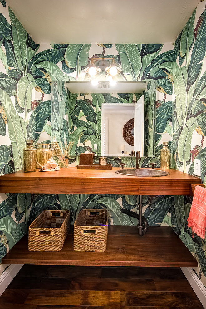 tropical-bathroom banana leaf wallpaper decor