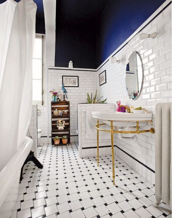 cool blue bathroom walls decorating