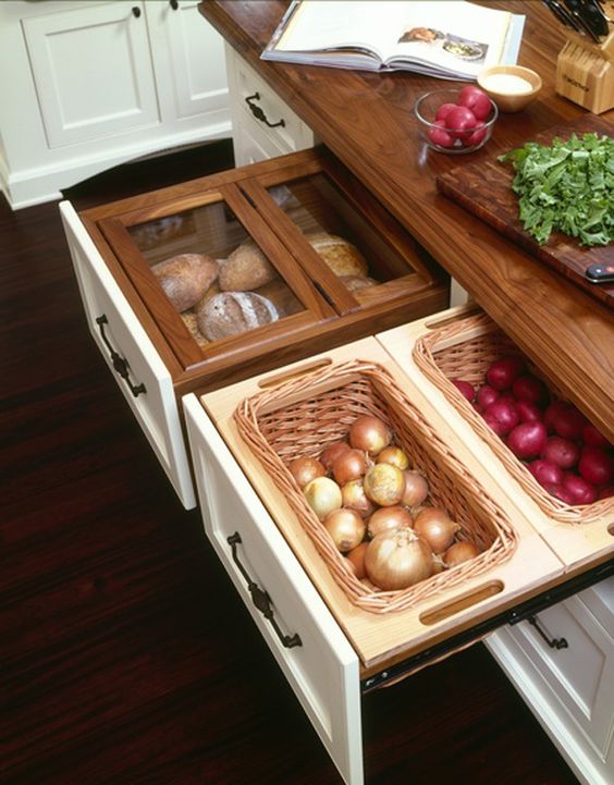 country-style-storage-ideas-clever-onions-and-bread