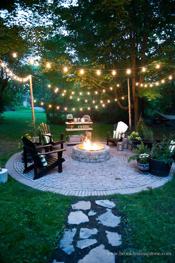 outdoor-firepit-ideas-backyard-fall-party