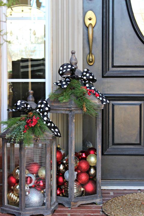 outdoor-lantenrs-christmas-holidays-decorating-ideas-ornaments-bows