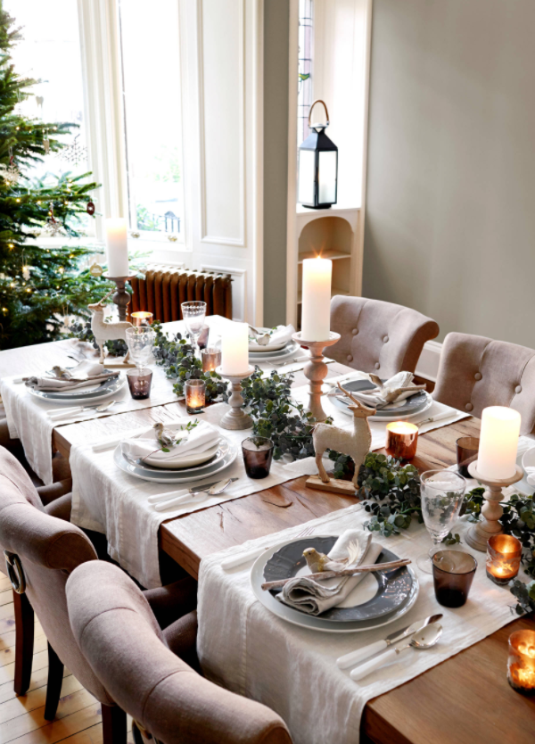 christmas-dinner-holiday-decor-ideas-garland-on-table