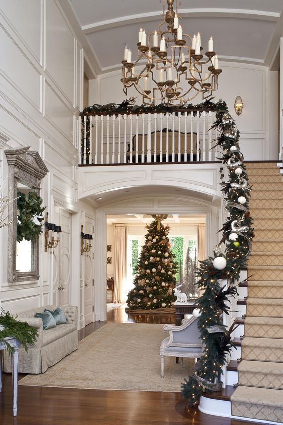 christmas-holiday-decorated-foyer-entrance-stairs-ideas